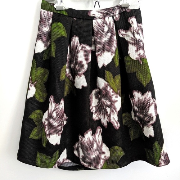 bedo Dresses & Skirts - 4/20$ Bedo floral print midi skirt